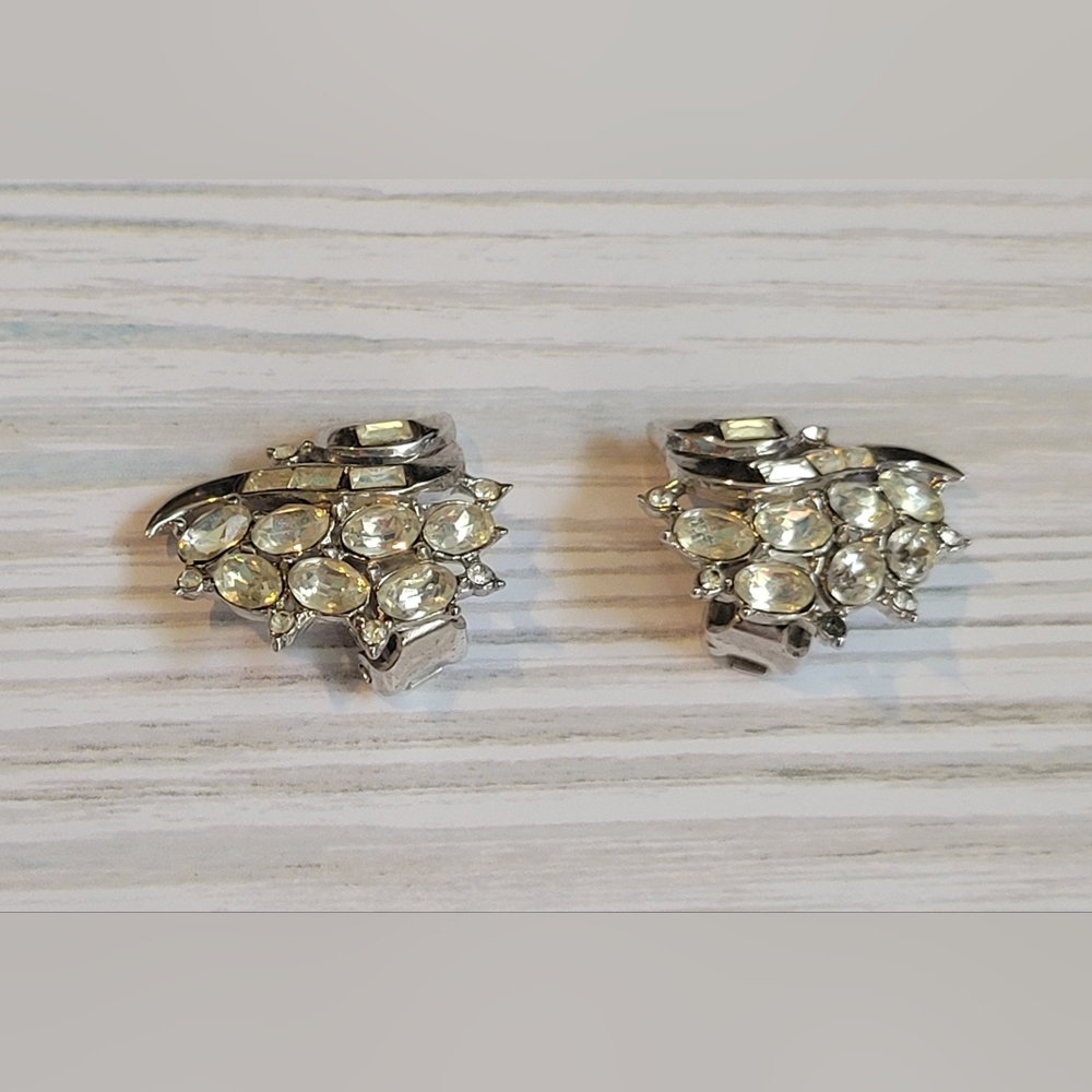 Trifari Vintage Costume Silver And Diamond Clip On Earrings
